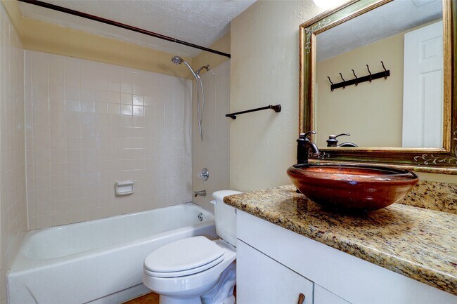 Building Photo - 17010 Cairnladdie St