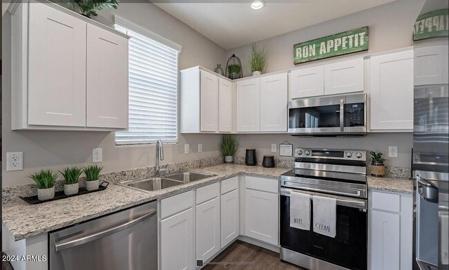 Building Photo - 1050 S 173rd Ave