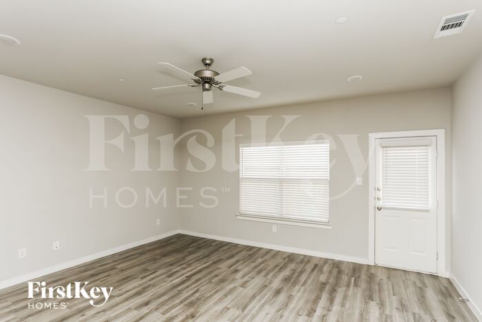 Building Photo - 616 Ava Trl