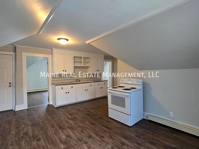 Building Photo - 139 Oak St