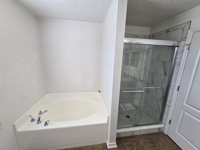 Building Photo - 127 Cedar Cir Dr