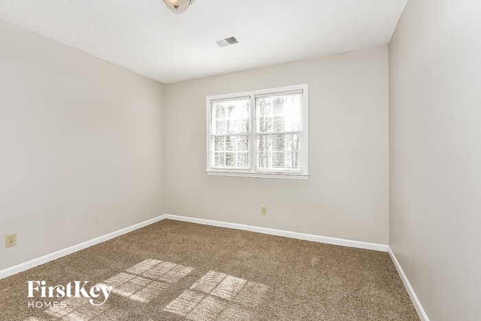 Building Photo - 315 Spindletree Trce