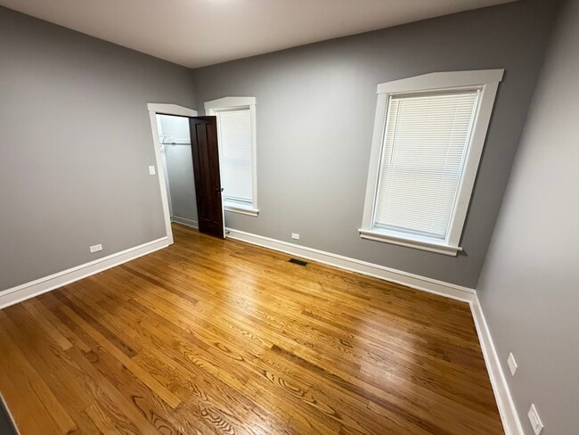 Building Photo - 4838 W Addison St