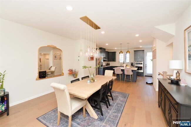 Building Photo - 60 Litchfield Ln