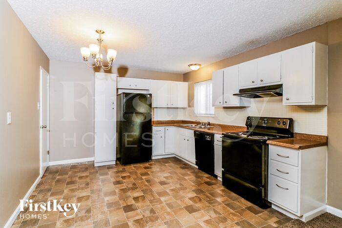 Building Photo - 6370 Silver Fox Dr