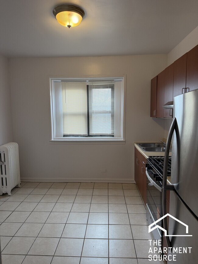 Building Photo - 4033 W Gladys Ave