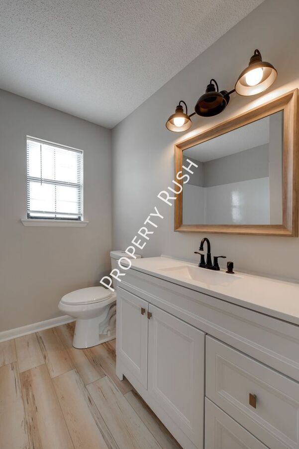 Building Photo - 340 Alpine Dr