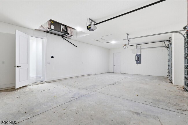 Building Photo - 1119 NW 28th Pl