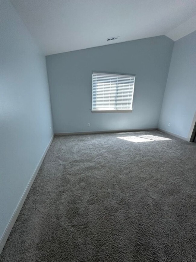 Building Photo - House for Rent