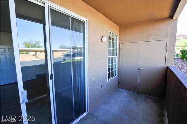 Building Photo - 231 W Horizon Ridge Pkwy