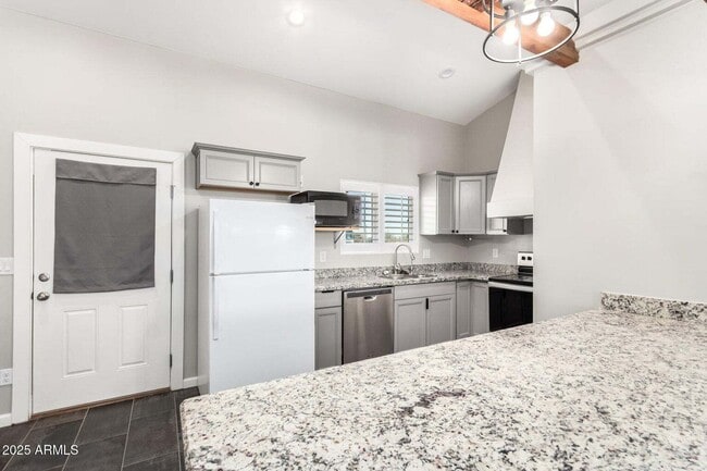 Building Photo - 1027 N 360th Ln