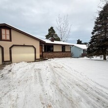 Building Photo - Rockford Schools! 3 Bedroom Duplex
