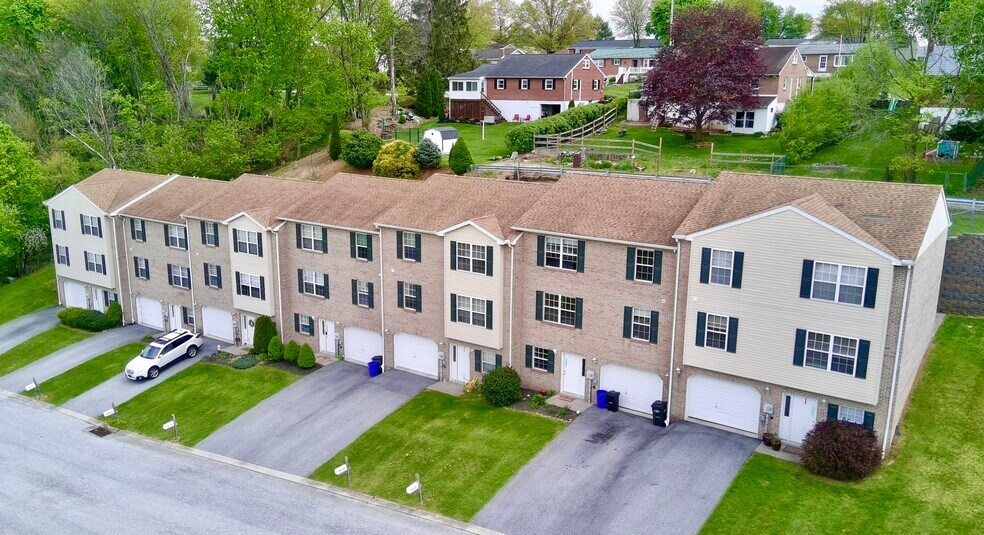 Building Photo - 216 Lester Ct