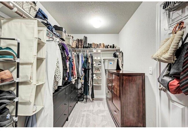 Building Photo - 5817 Daly Dr