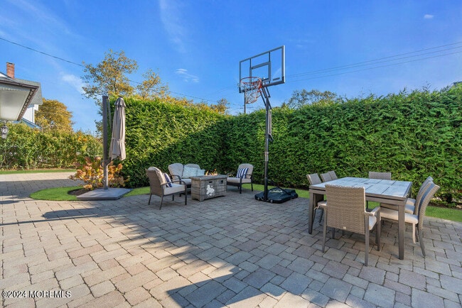 Building Photo - 300 Salem Ave