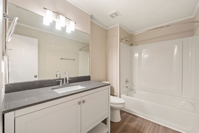 Building Photo - Charming End Unit Townhome near Downtown D...