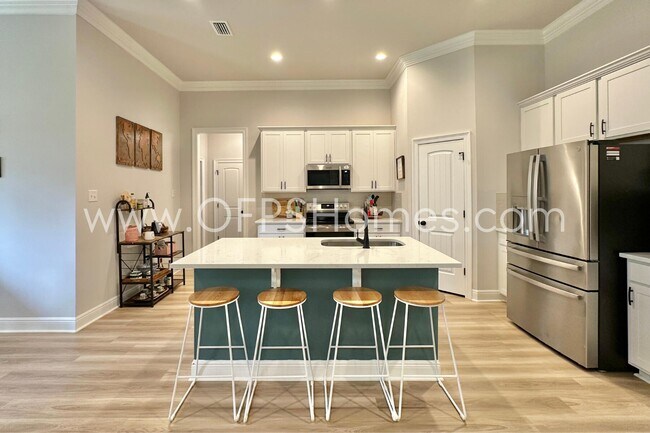Building Photo - 4601 Jayhawk Dr