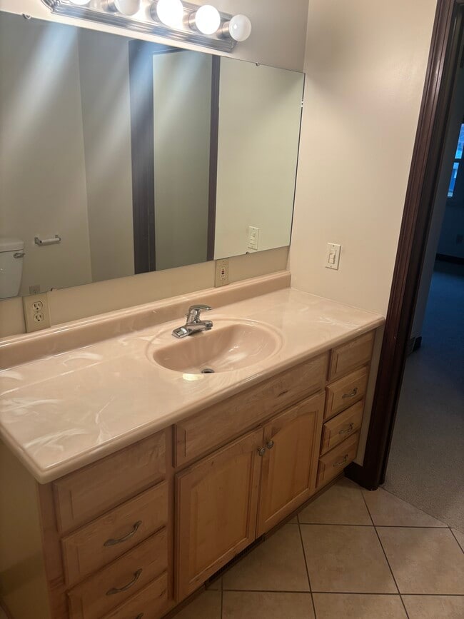 Building Photo - 2960 Thackeray Ave NW