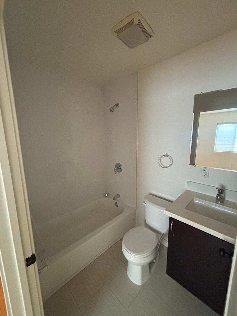 Building Photo - 414 Firmin St