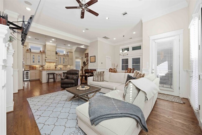 Building Photo - 621 Rutland St