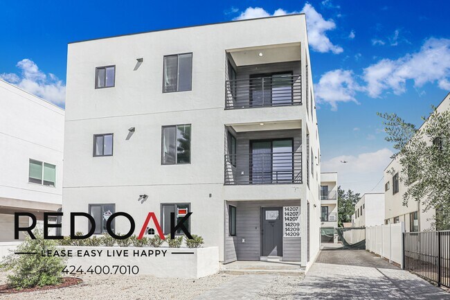 Building Photo - BRAND NEW Spacious Three Bedroom With NEW ...