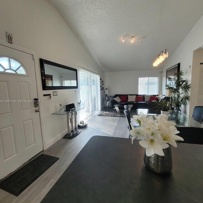 Building Photo - 4375 White Pine Ave