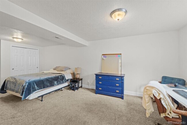 Building Photo - 2352 N Circle Dr