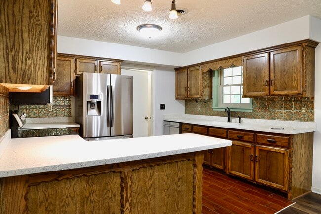 Building Photo - 16280 Hardwood Ln