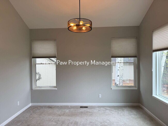 Building Photo - Charming 2-Bed Townhome in North Evergreen!