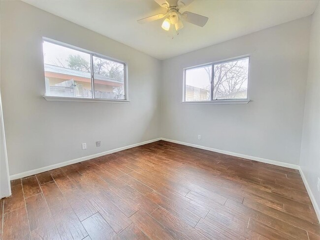 Building Photo - Charming 3-Bed, 1.5-Bath Home in Austin!