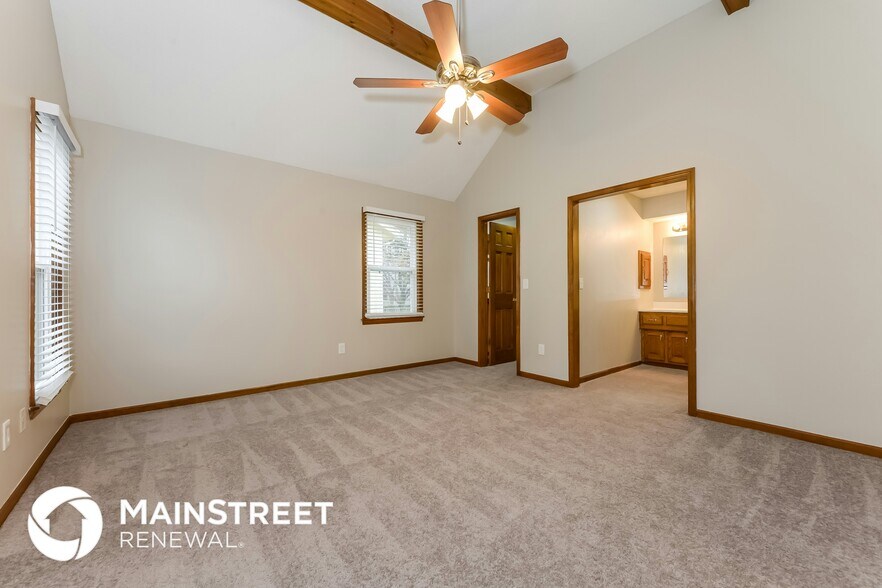 Building Photo - 1624 NE Debonair Dr