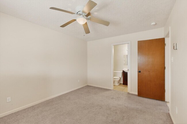 Building Photo - 222 Shannon Pl NW