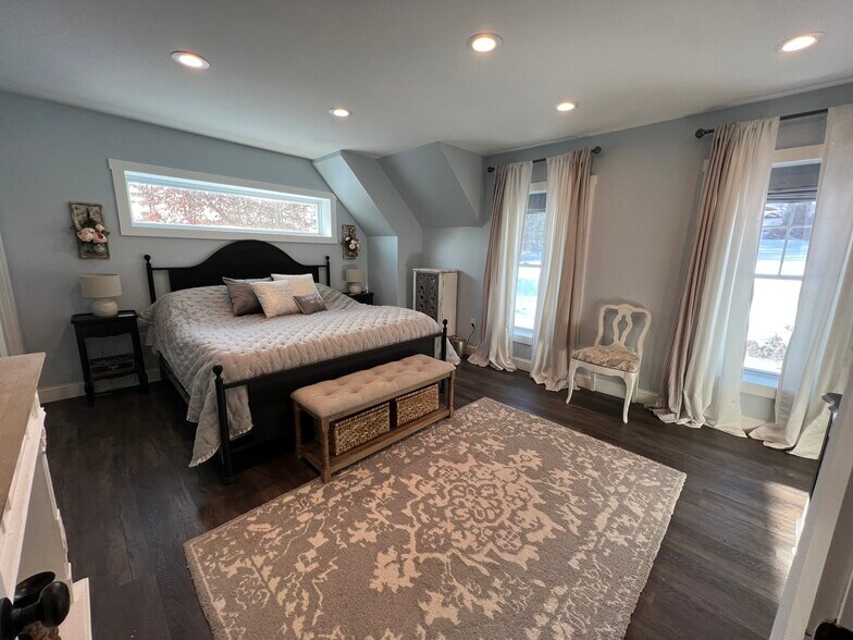 Master Bed (02) Floor 2 - 41 Zapora Dr