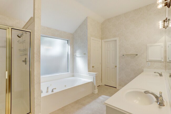 Building Photo - 3510 Creekstone Dr