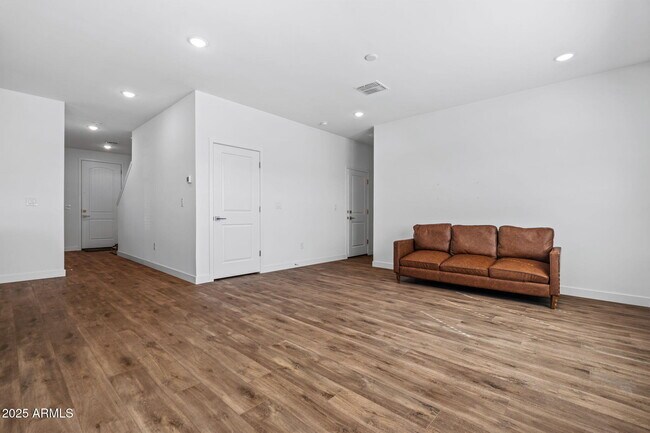 Building Photo - 3023 W Bent Tree Dr