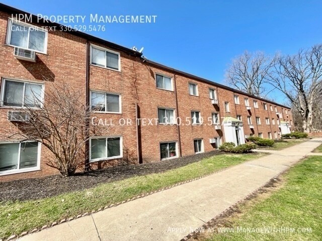 Primary Photo - 20584 Lorain Rd