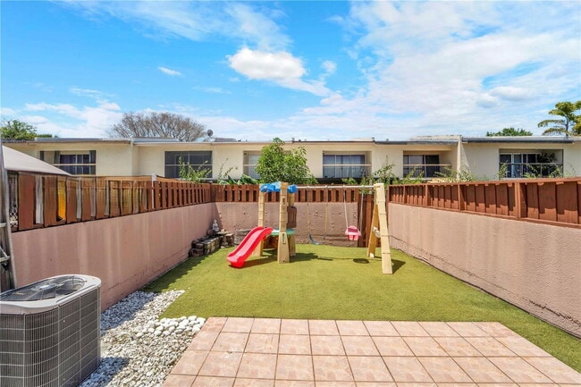 Building Photo - 14145 Kendale Lakes Cir