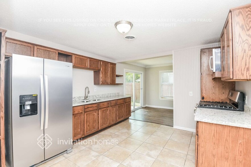 Building Photo - 208 Ennis St