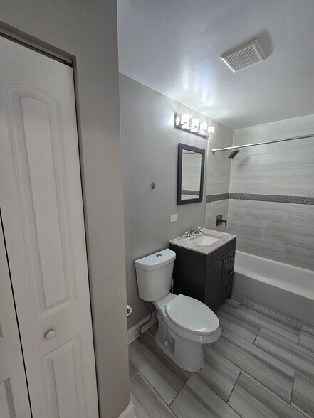 Building Photo - 520 Hill Dr