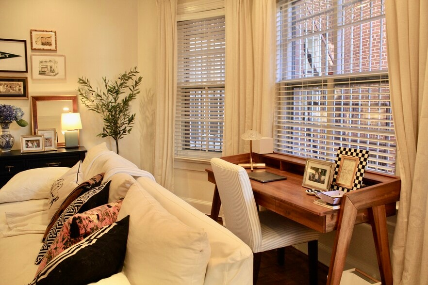 Building Photo - 1728 New Hampshire Ave NW