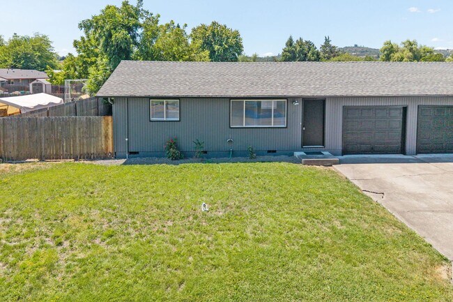 Building Photo - Modern 2-Bedroom Duplex with New Kitchen &...