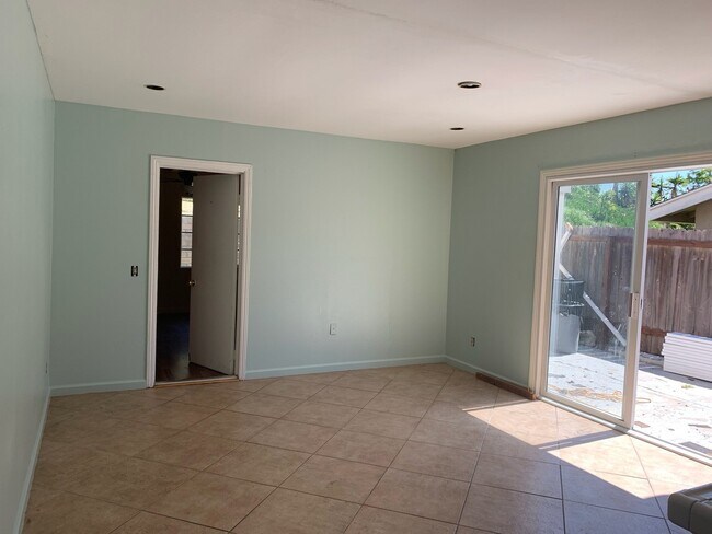 Building Photo - Charming Corner Single Story Home-Renovati...