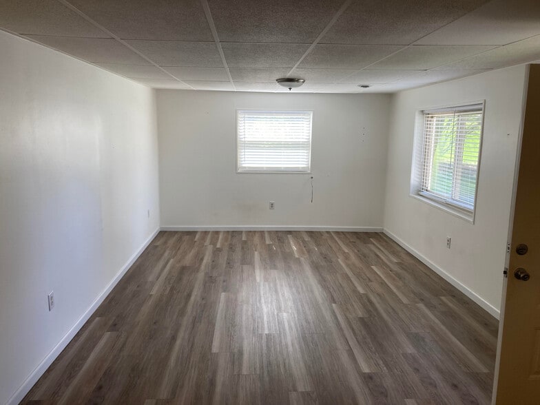 Building Photo - 261 Carlton Ln