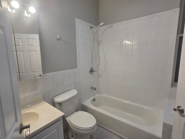 Building Photo - 1507 N Hudson Ave