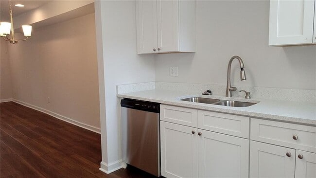 Building Photo - 2156 Park Terrace