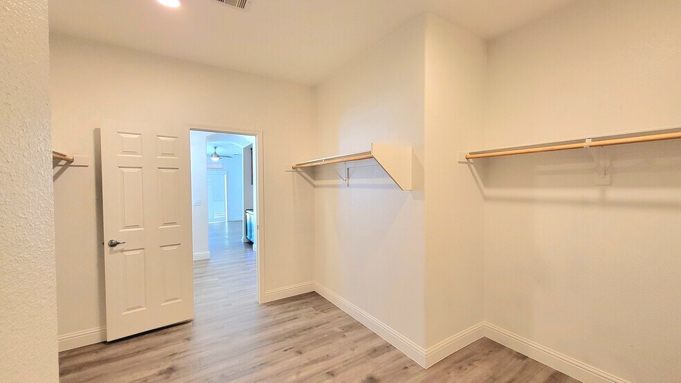 Building Photo - 3879 N Mayfield Ranch Rd