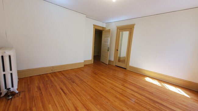 Building Photo - 2204 Emerson Ave S