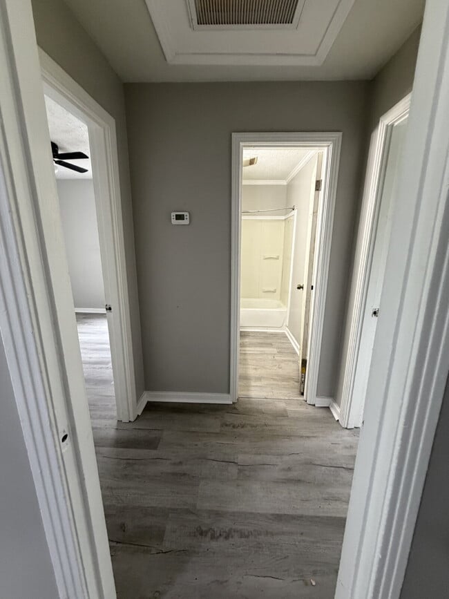 Building Photo - 2/1 in Pearl for $1200!