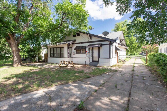 Building Photo - 1710 Pearl Ave