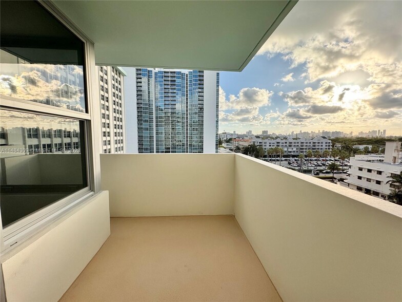 Building Photo - 2899 Collins Ave